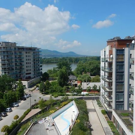 Imadnivalo Medences Hotellakas Szaunaval. Budapest Luaran gambar